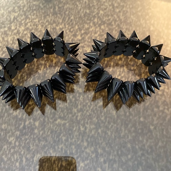 plastic spike wrist accessory - Picture 2 of 3